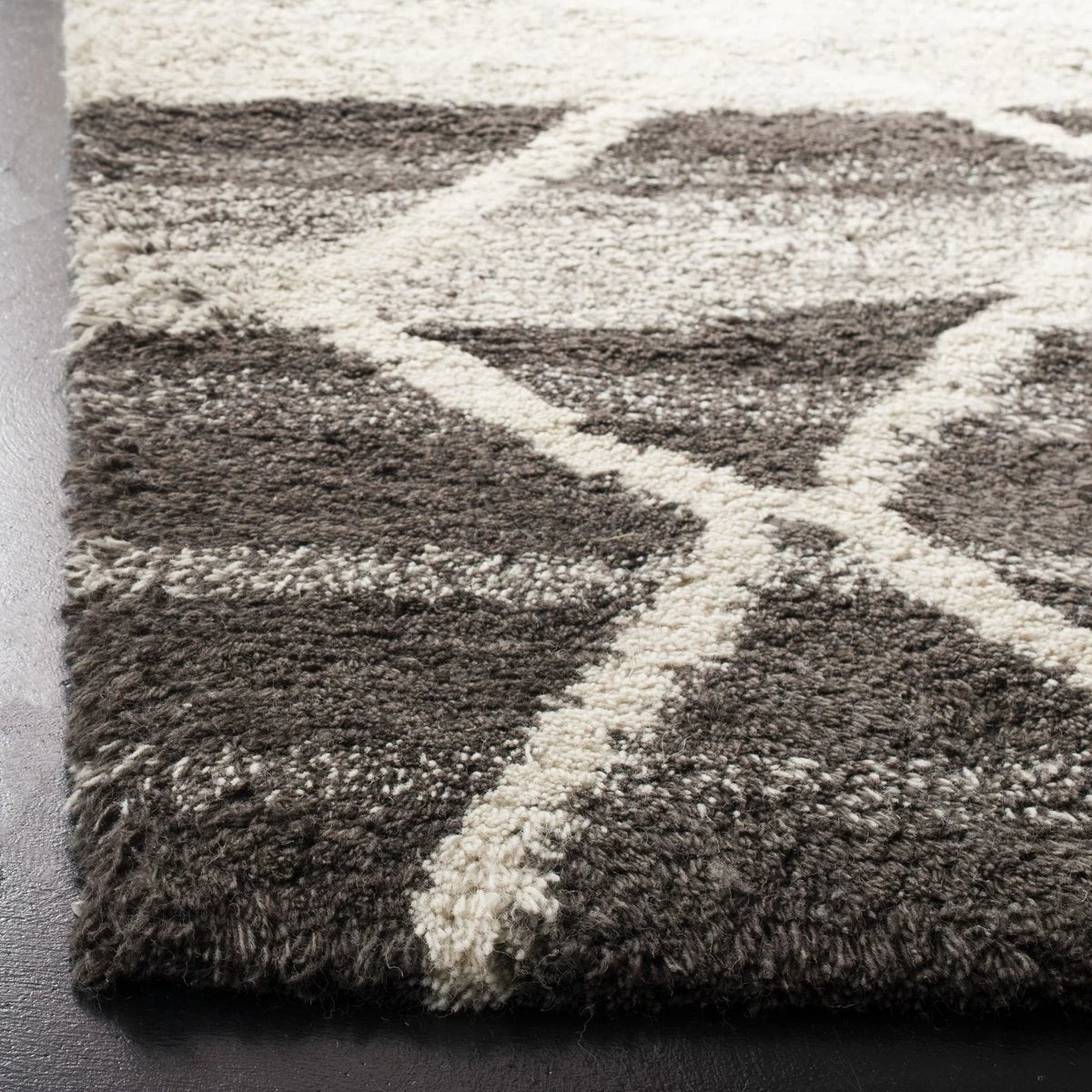 Cosmic Sand, Ivory Retro Collection Plush Shag Rug - Image 4