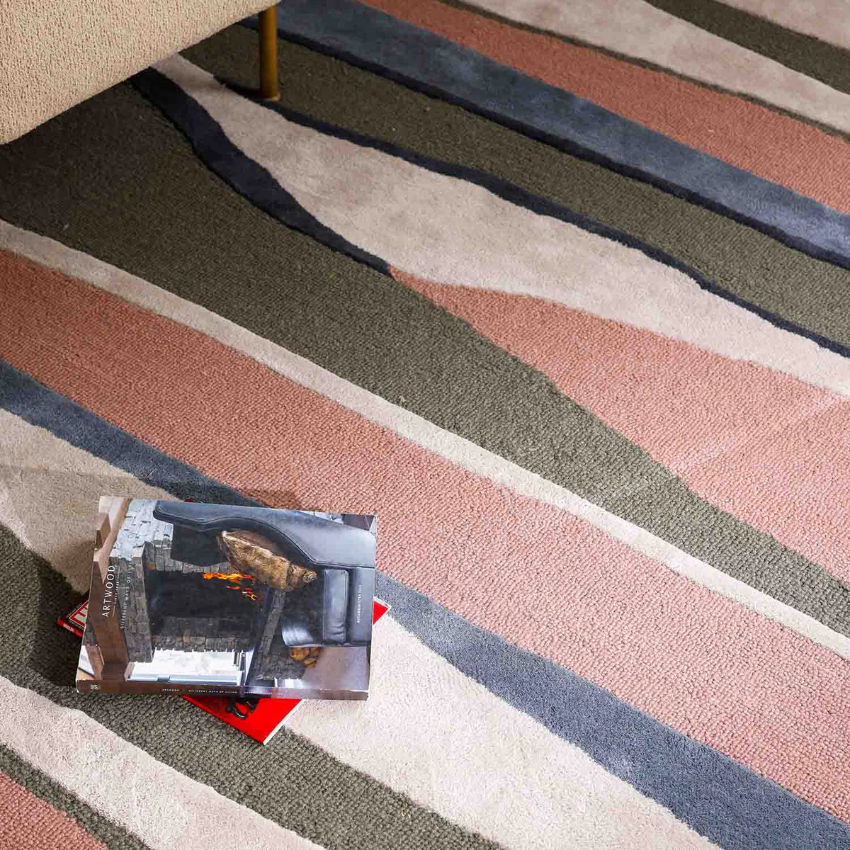 Hamburg Abstract Hand-Tufted Wool Rug - Image 3