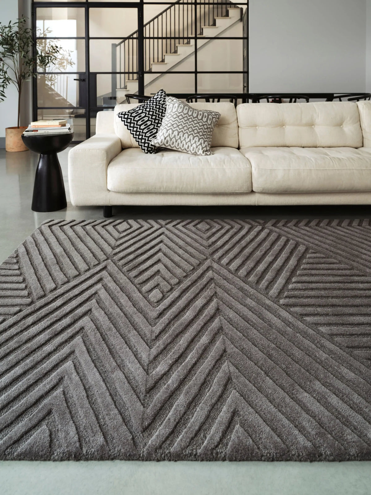 Hugo Charcoal Geometric Hand-Tufted Wool Rug - Image 1
