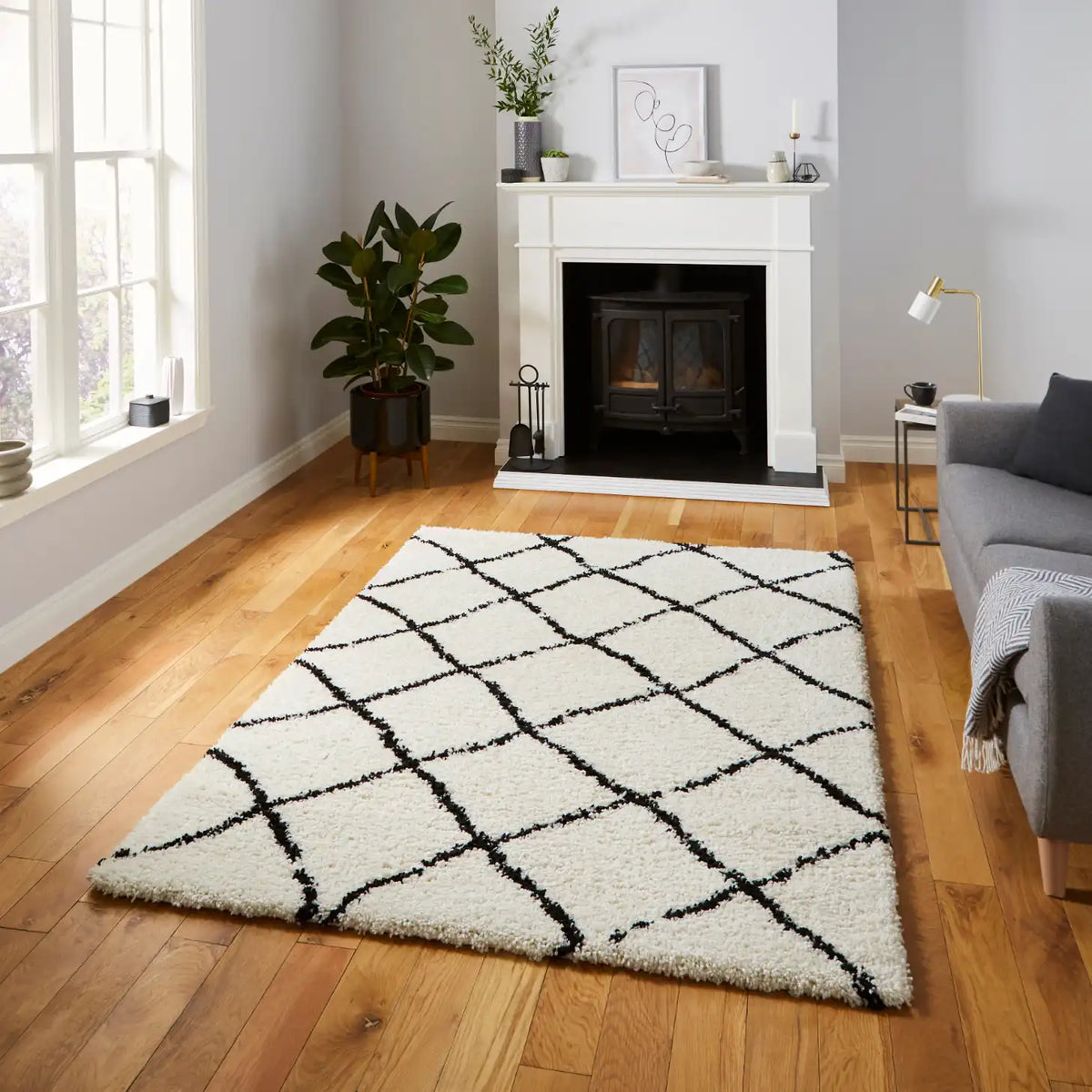 Latice White Black Retro Collection Plush Shag Rug - Image 1