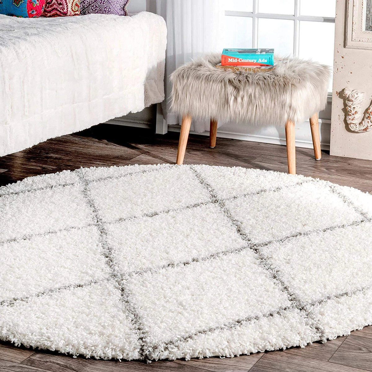 Latice WHITE & GREY Retro Collection Plush Shag Rug Round Rug - Image 1