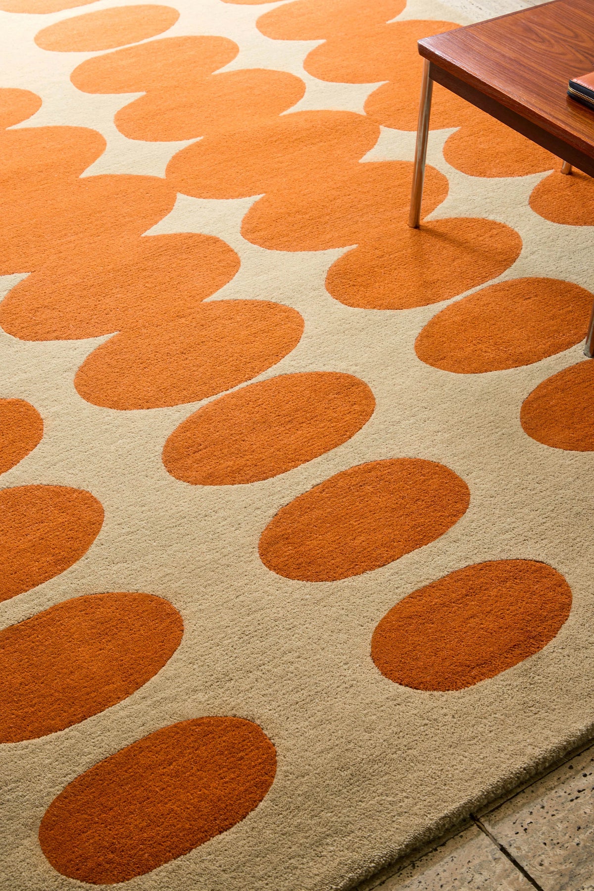 Optical Orange Sand Abstract Hand-Tufted Wool Rug - Image 5