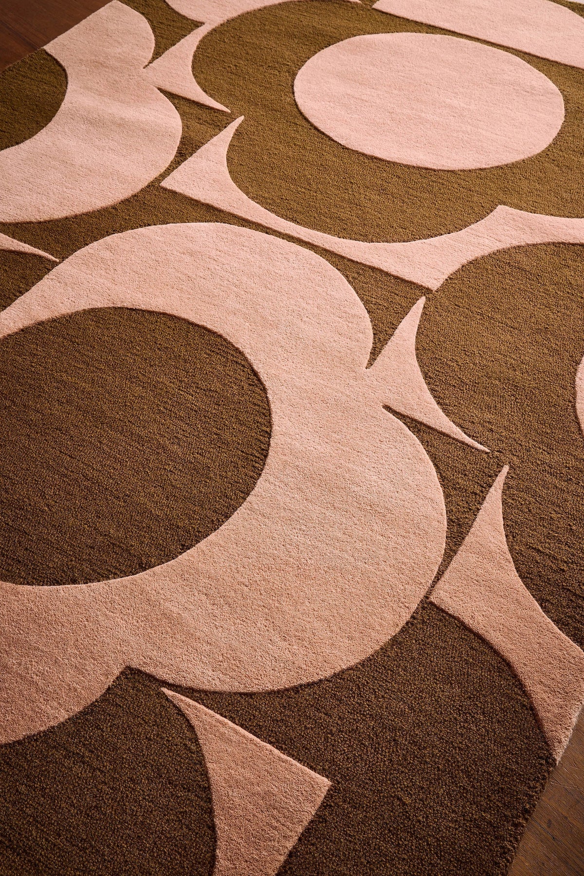 Prism Pink Terracotta Floral Hand-Tufted Wool Rug - Image 4