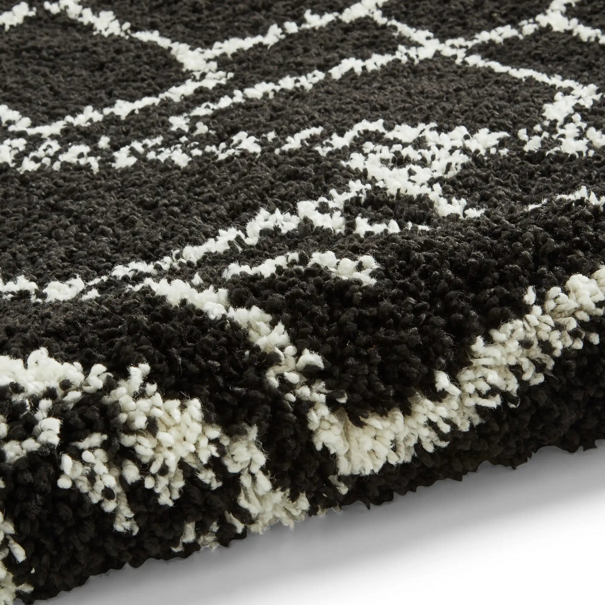 Scandi Contrast Black & White Retro Plush Shag Rug - Image 4