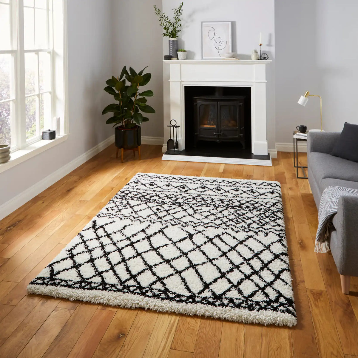 Scandi Diamond White & Black Retro Plush Shag Rug - Image 1