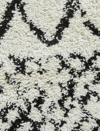 Scandi Trellis White & Black Retro Plush Shag Rug - Image 2