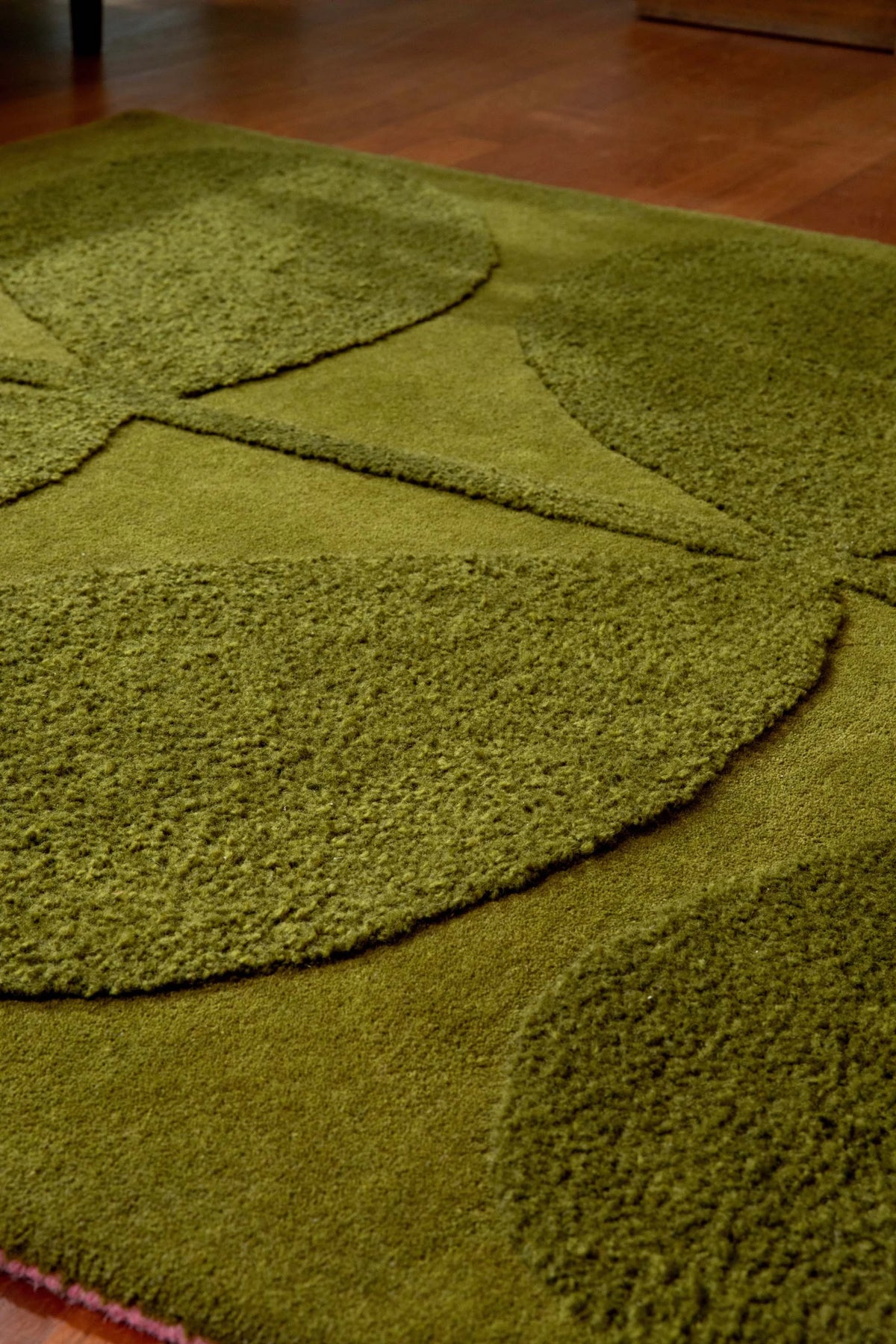 Stem Floral Hand-Tufted Wool Rug - Image 3