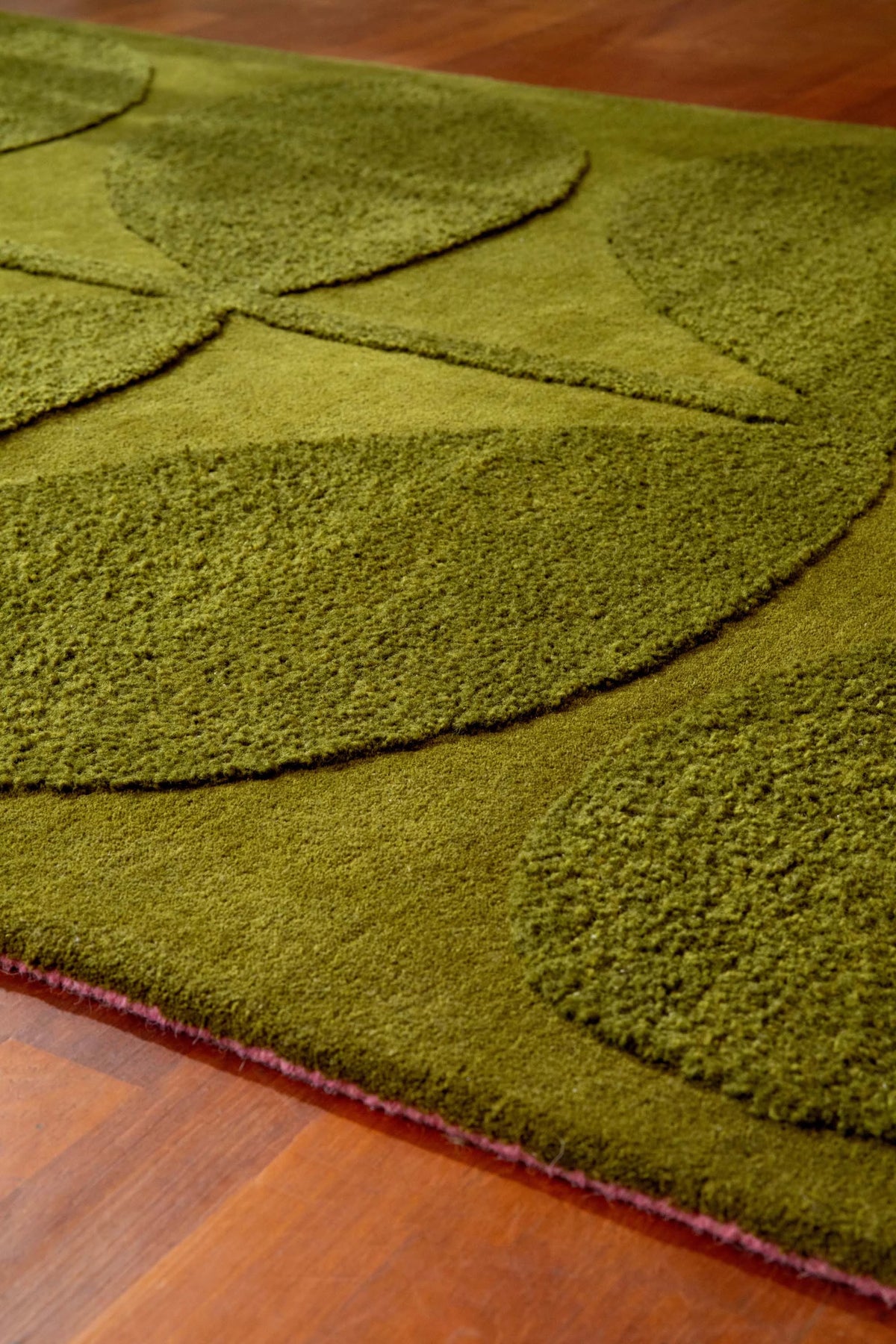 Stem Floral Hand-Tufted Wool Rug - Image 4