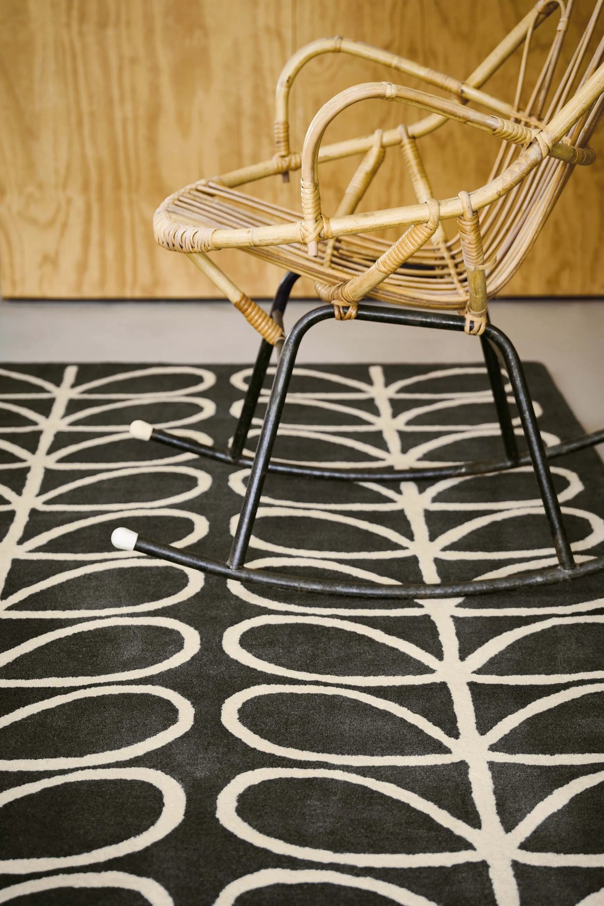 Stem Slate Floral Hand-Tufted Wool Rug - Image 2